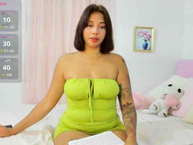 LucyMartelli bongacams live cam model