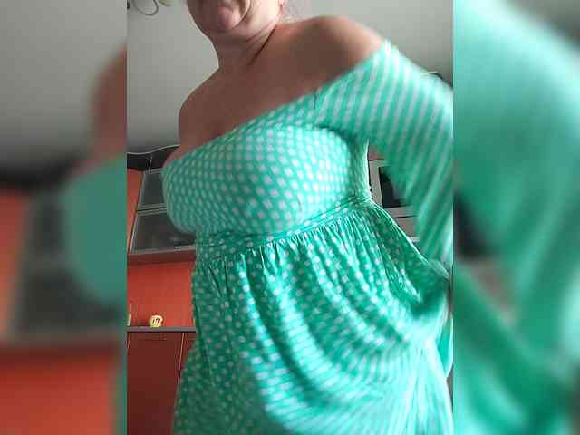 MiraRobens1 bongacams live cam model