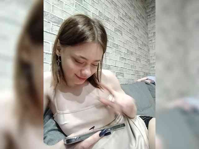 18YoungPussy18 bongacams live cam model