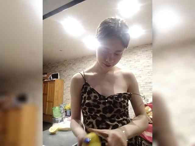18YoungPussy18 bongacams live cam model
