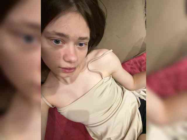 18YoungPussy18 bongacams live cam model