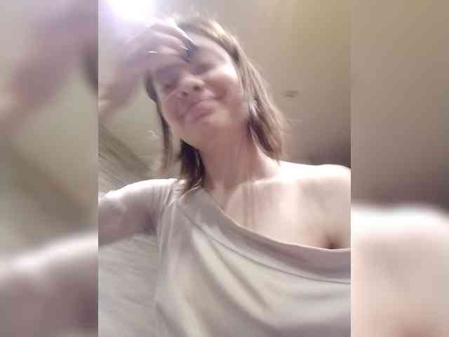 18YoungPussy18 bongacams live cam model