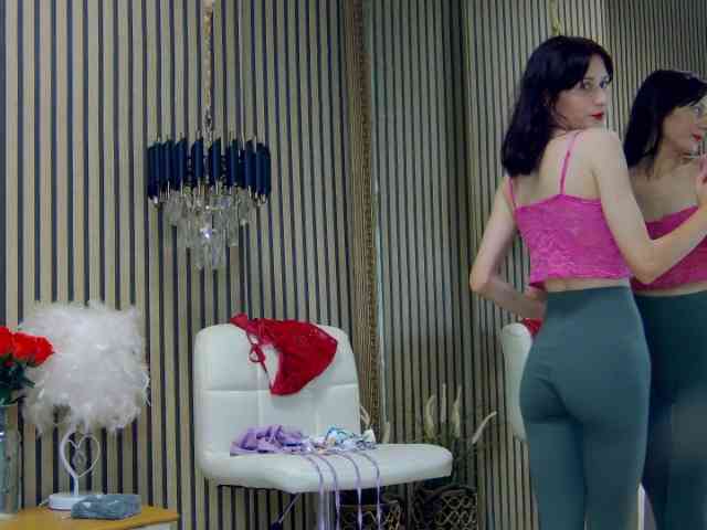 SiennaShapiro bongacams live cam model