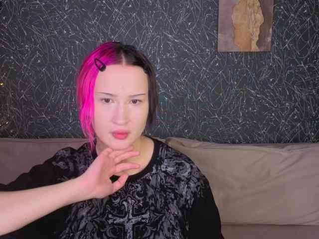 Ekimmj-age bongacams live cam model
