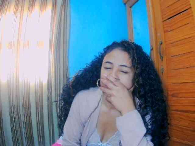 prettygirls11 bongacams live cam model