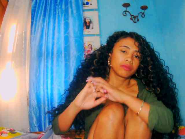 prettygirls11 bongacams live cam model
