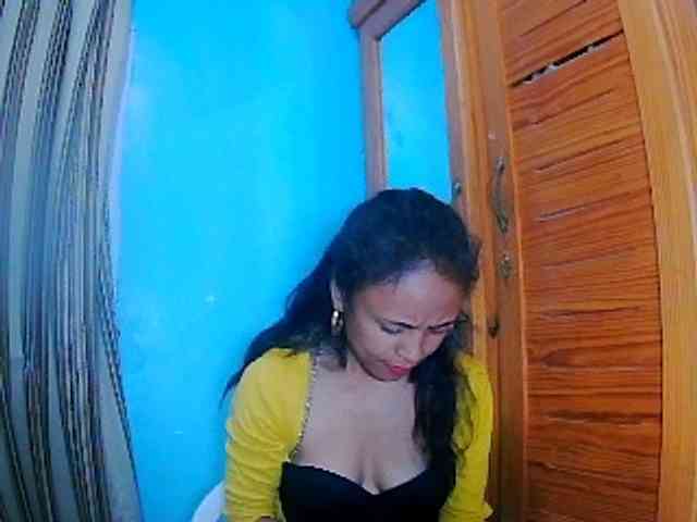 prettygirls11 bongacams live cam model