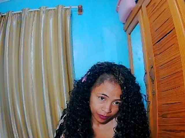 prettygirls11 bongacams live cam model