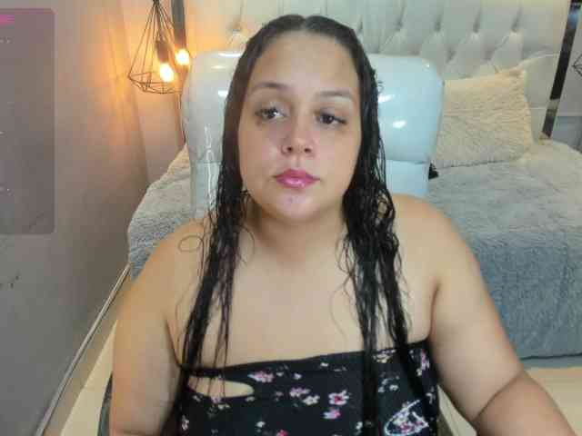Zara-moon1 bongacams live cam model