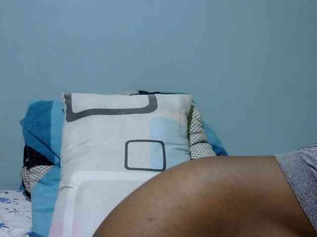 Prettydomina bongacams live cam model
