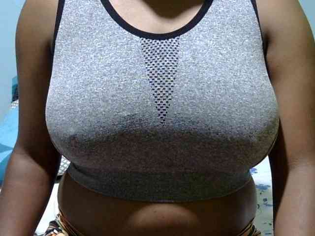 Prettydomina bongacams live cam model
