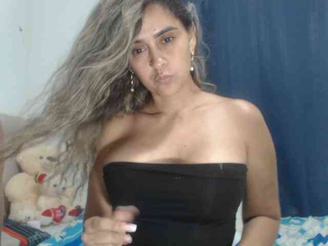 fuckmyass bongacams live cam model