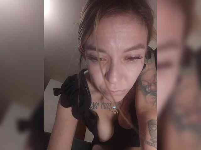 sarafoxxx bongacams live cam model