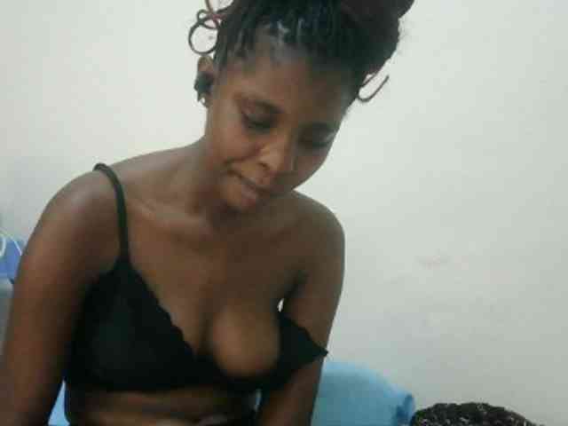 Ebonysly bongacams live cam model