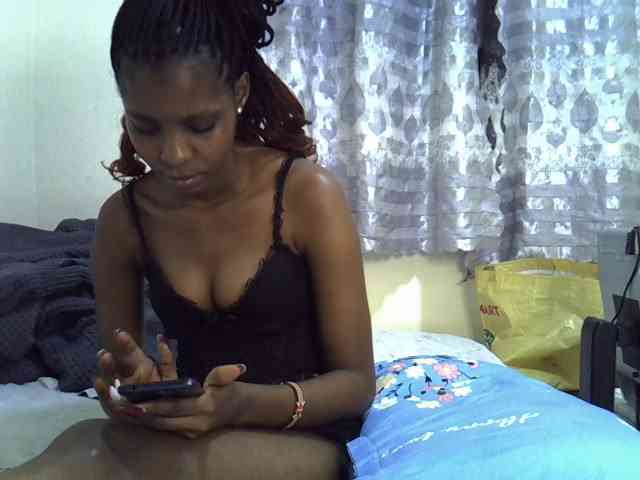Ebonysly bongacams live cam model