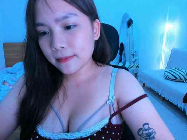 YanaPeach bongacams live cam model