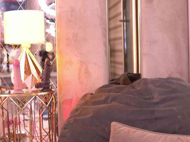 EmmaEmber bongacams live cam model