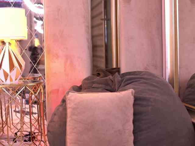 EmmaEmber bongacams live cam model
