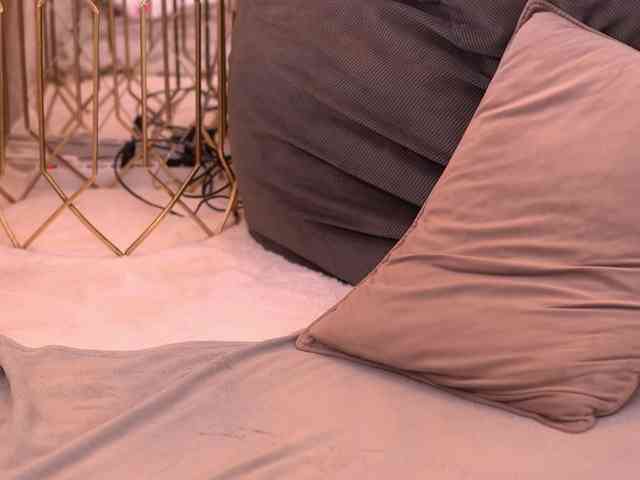 EmmaEmber bongacams live cam model