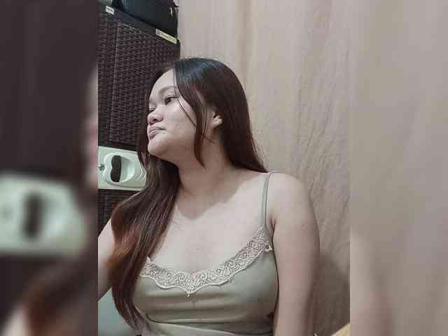PeachyBabe bongacams live cam model