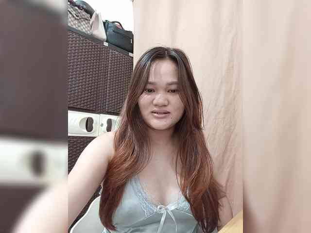 PeachyBabe bongacams live cam model