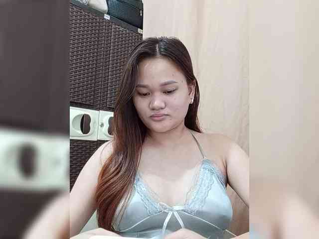 PeachyBabe bongacams live cam model