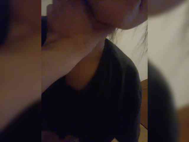 Holaaa71 bongacams live cam model