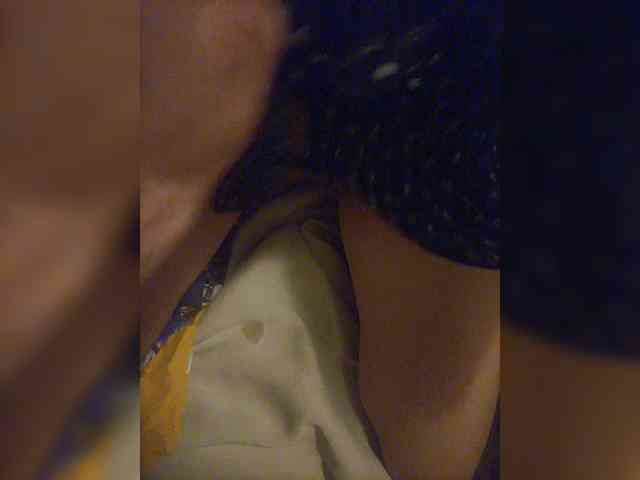 Holaaa71 bongacams live cam model