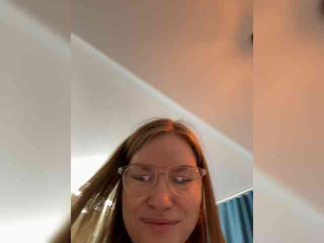 Jennyviva bongacams live cam model