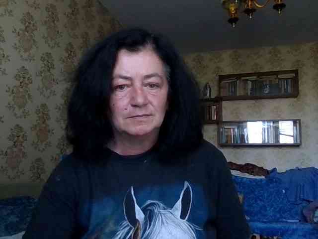 krisshurdlove bongacams live cam model