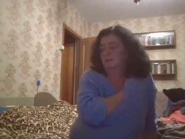 krisshurdlove bongacams live cam model