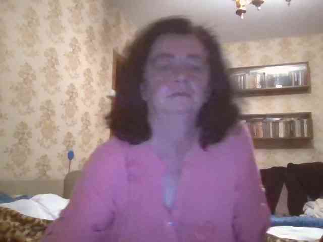 krisshurdlove bongacams live cam model