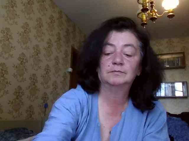 krisshurdlove bongacams live cam model