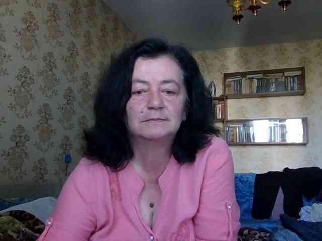 krisshurdlove bongacams live cam model