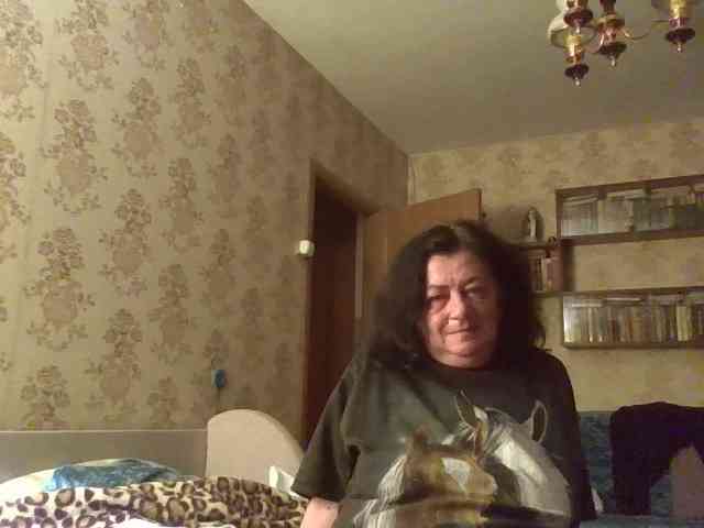krisshurdlove bongacams live cam model