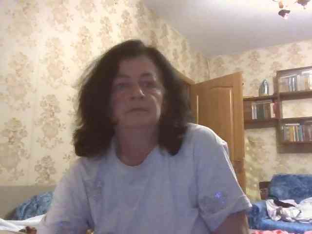 krisshurdlove bongacams live cam model