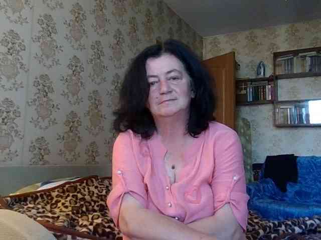 krisshurdlove bongacams live cam model
