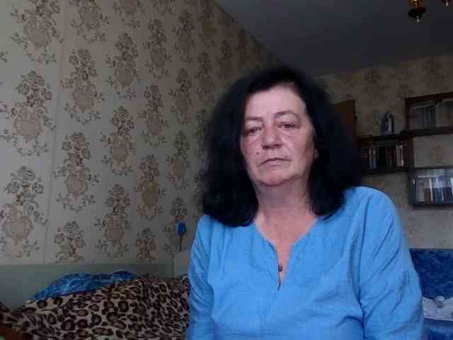 krisshurdlove bongacams live cam model