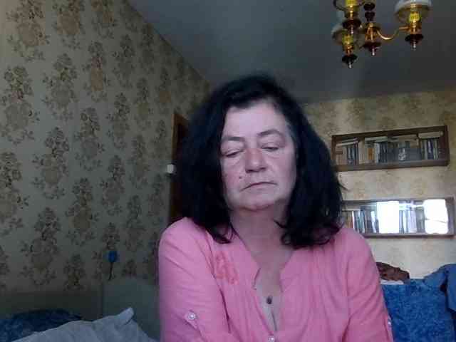 krisshurdlove bongacams live cam model