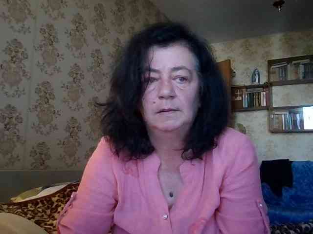 krisshurdlove bongacams live cam model
