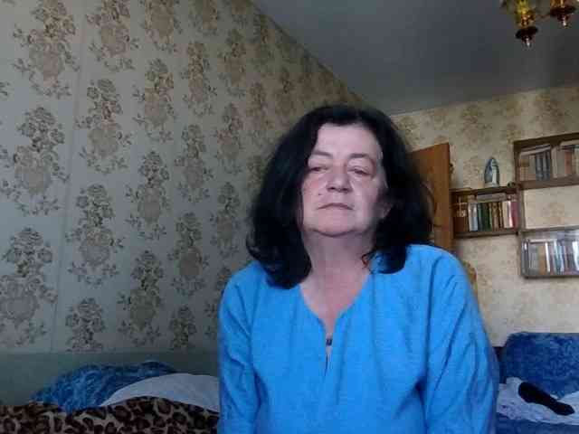 krisshurdlove bongacams live cam model
