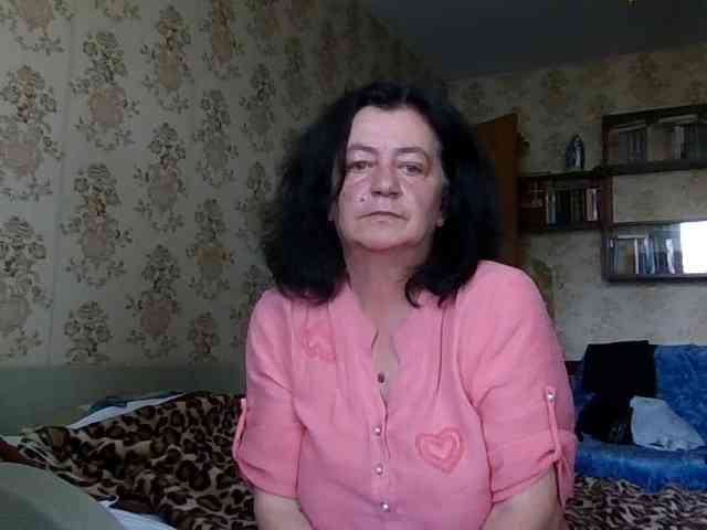 krisshurdlove bongacams live cam model