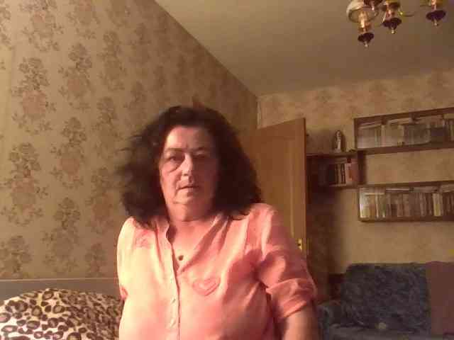krisshurdlove bongacams live cam model