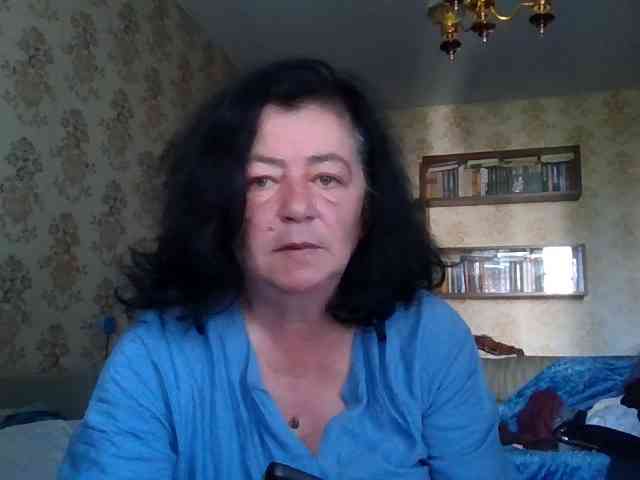 krisshurdlove bongacams live cam model
