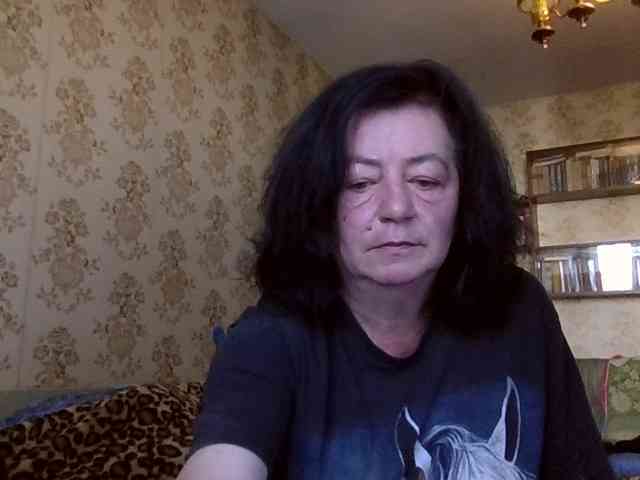 krisshurdlove bongacams live cam model