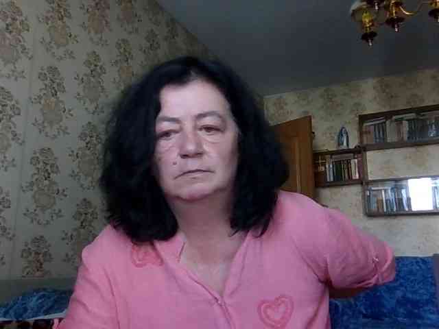 krisshurdlove bongacams live cam model