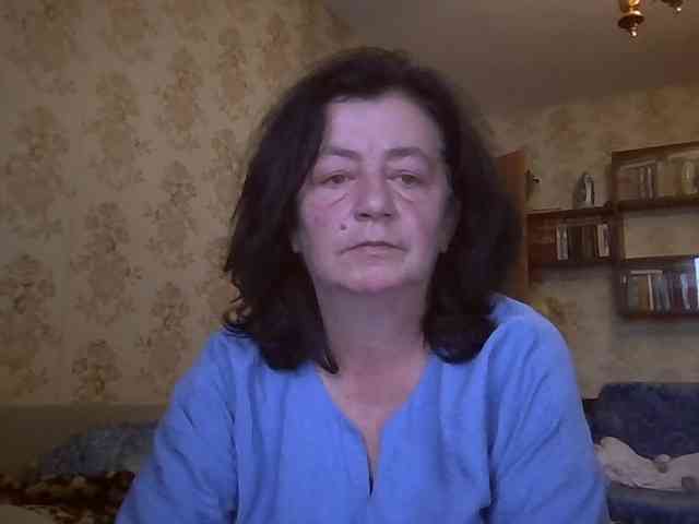 krisshurdlove bongacams live cam model