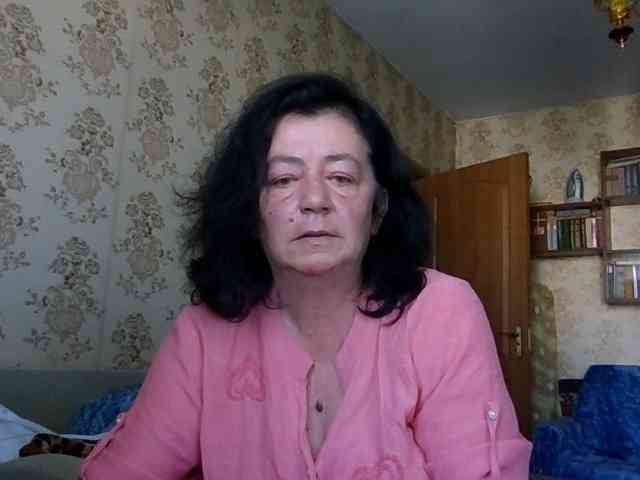 krisshurdlove bongacams live cam model