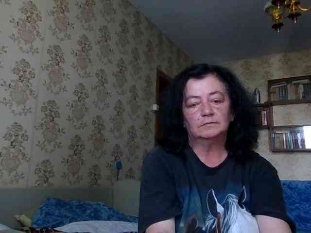 krisshurdlove bongacams live cam model