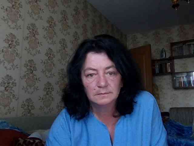 krisshurdlove bongacams live cam model